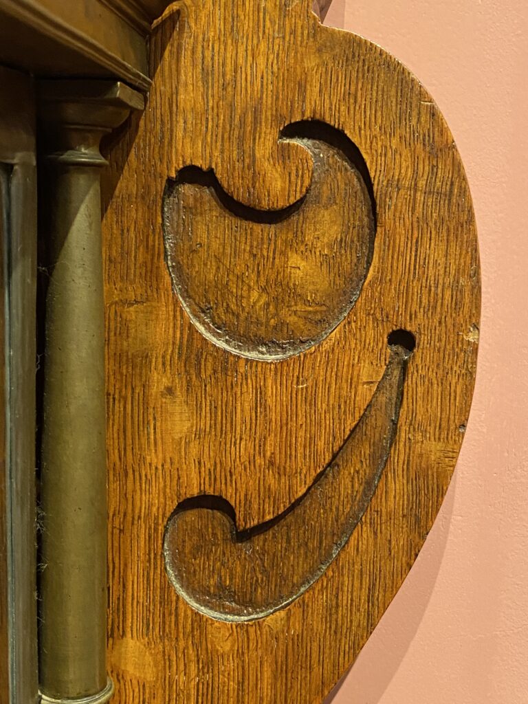 Houten achterplank van een antieke Zaanse klok