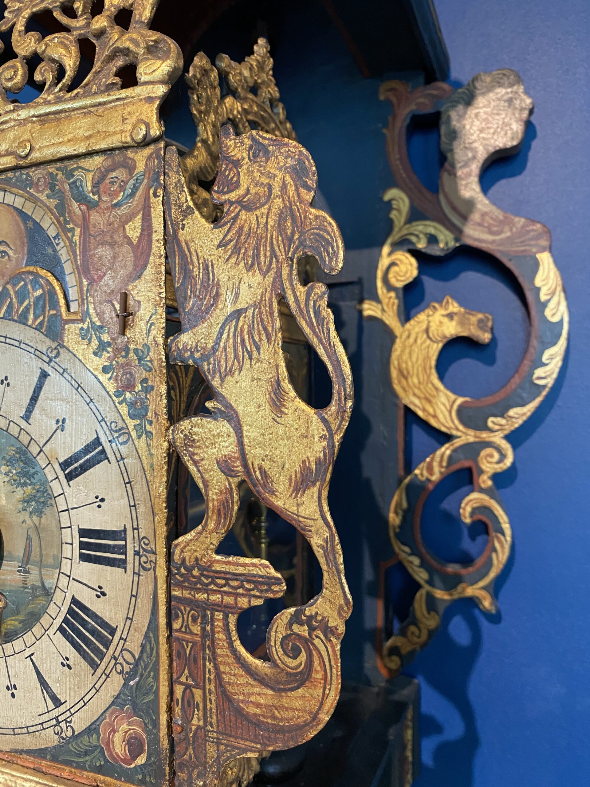 Symboliek op de Friese klok, van huiselijkheid tot erotiek