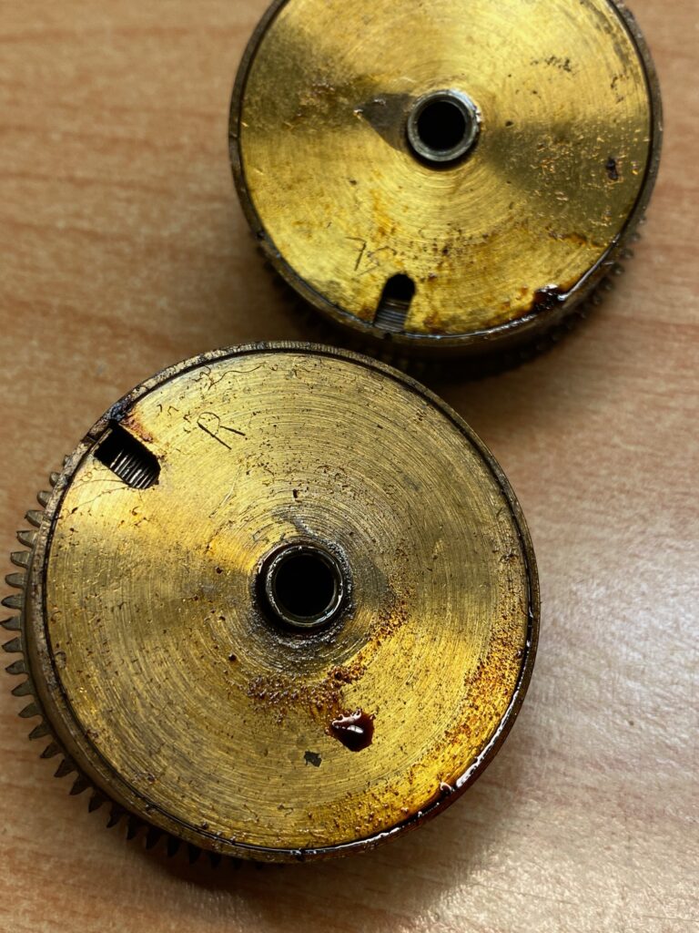 Klokkenmaker Lars Dekker - erg vuile veertonnen