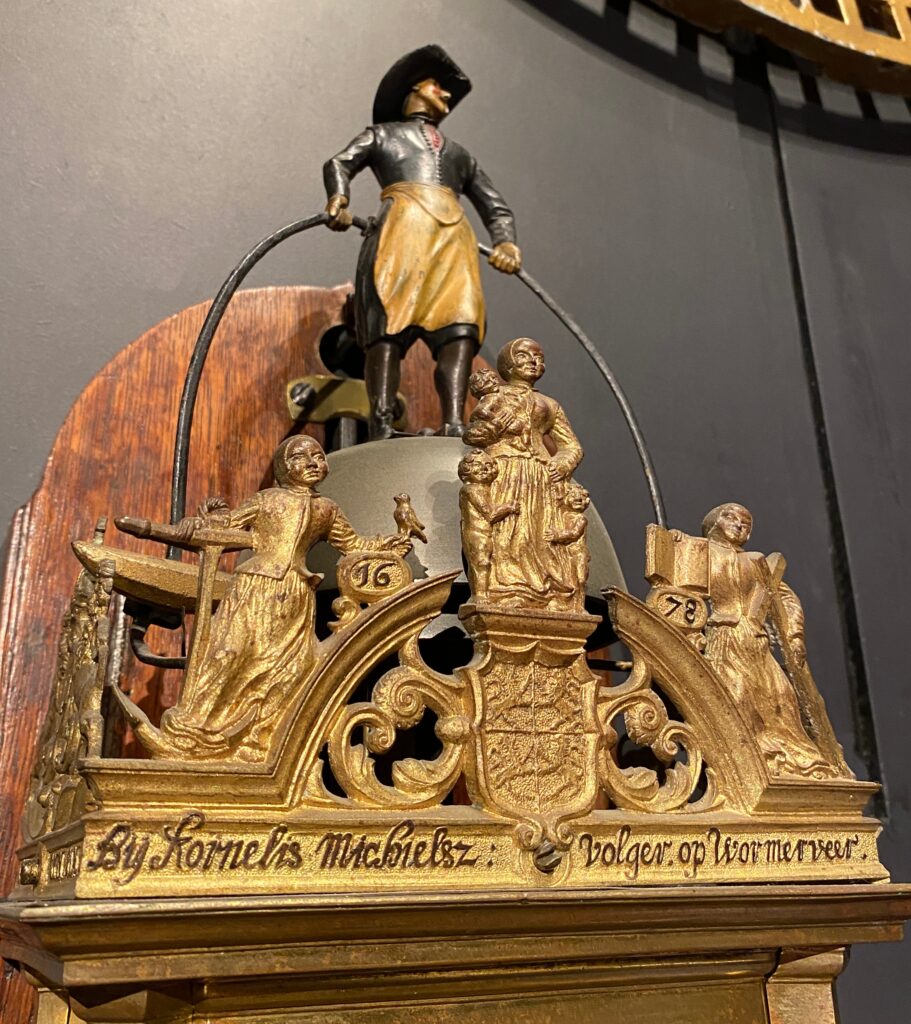Belhek antieke Zaanse klok toont Kornelis Michielsz Volger op Wormerveer