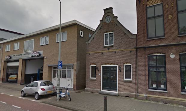 Historisch pakhuis De Klok aan het Zuideinde 12 te Wormerveer, voormalig erf van de familie Koogies.