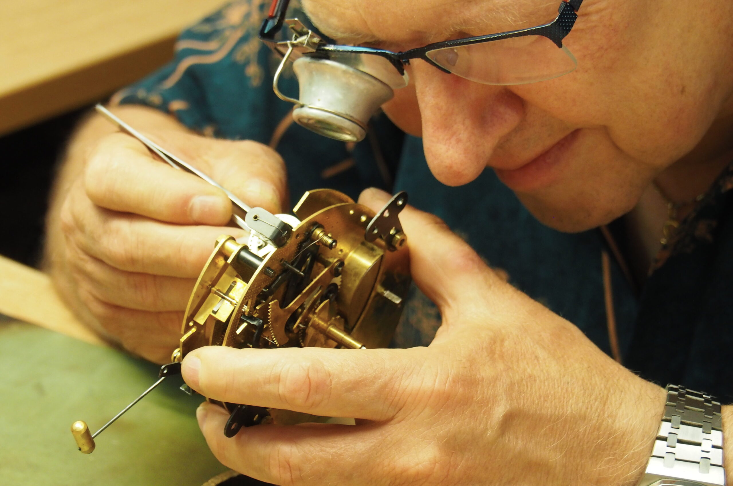 Professionele reparatie en onderhoud van een antiek klokuurwerk in Alkmaar