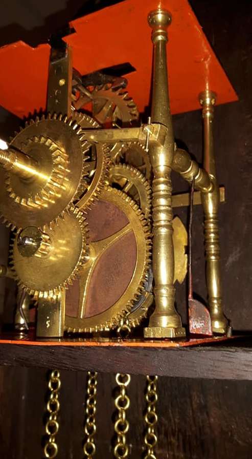 Uurwerk van een Friese klok na de restauratie in Alkmaar te Noord-Holland