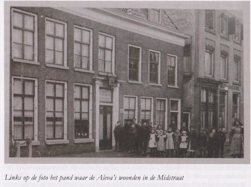 Het pand van de familie Aleva aan de Midstraat te Joure
